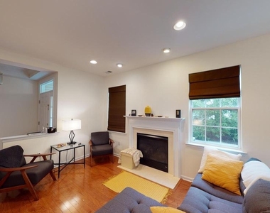 206 Concord Place - Photo Thumbnail 5