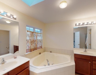 206 Concord Place - Photo Thumbnail 24