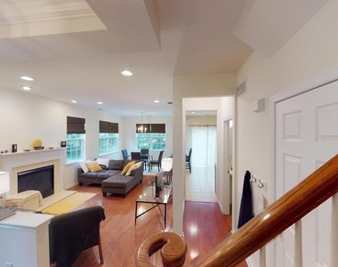 206 Concord Place - Photo Thumbnail 18