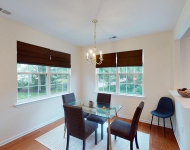 206 Concord Place - Photo Thumbnail 9
