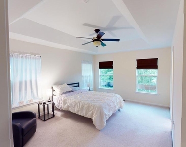 206 Concord Place - Photo Thumbnail 22