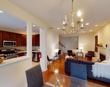 206 Concord Place - Photo Thumbnail 11