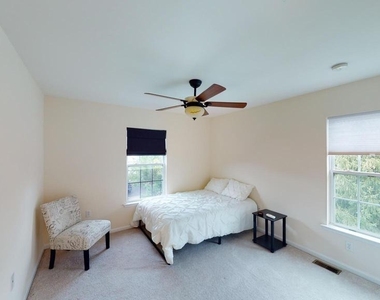 206 Concord Place - Photo Thumbnail 26