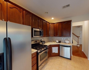 206 Concord Place - Photo Thumbnail 13