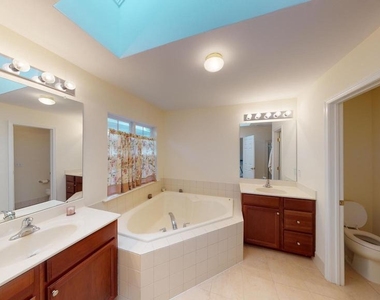 206 Concord Place - Photo Thumbnail 25