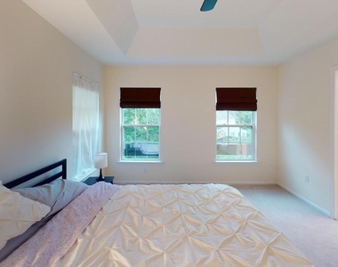206 Concord Place - Photo Thumbnail 23