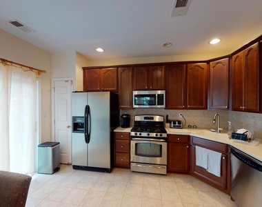 206 Concord Place - Photo Thumbnail 12