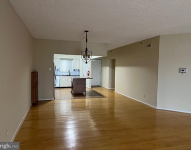 6252 Main Street - Photo Thumbnail 3