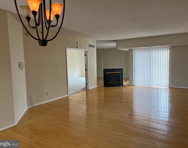 6252 Main Street - Photo Thumbnail 2