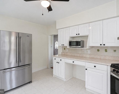 158 Wyoming Avenue - Photo Thumbnail 12