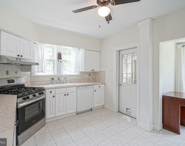 158 Wyoming Avenue - Photo Thumbnail 11