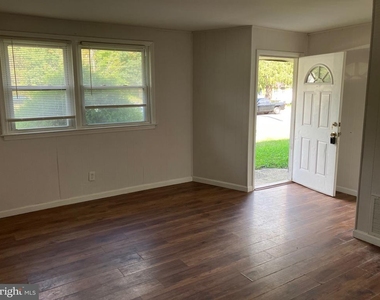 129 Lemmon Avenue - Photo Thumbnail 2
