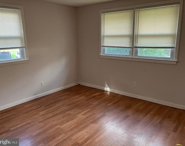 129 Lemmon Avenue - Photo Thumbnail 7