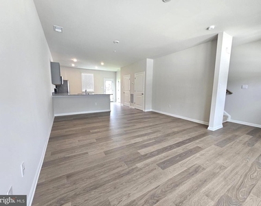 1410 Sugarplum Lane - Photo Thumbnail 9