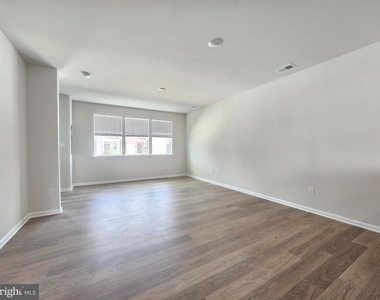 1410 Sugarplum Lane - Photo Thumbnail 4