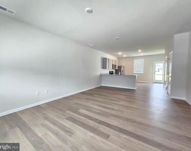 1410 Sugarplum Lane - Photo Thumbnail 6