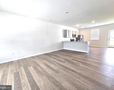 1410 Sugarplum Lane - Photo Thumbnail 10