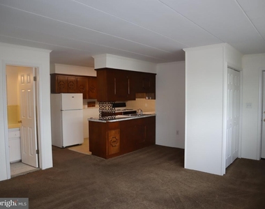 319 Camden Avenue - Photo Thumbnail 2