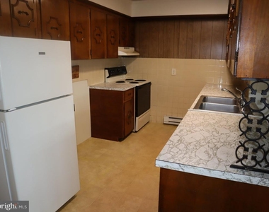 319 Camden Avenue - Photo Thumbnail 5