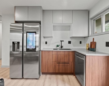 1125 Devonshire Drive - Photo Thumbnail 6