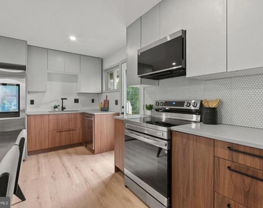 1125 Devonshire Drive - Photo Thumbnail 5