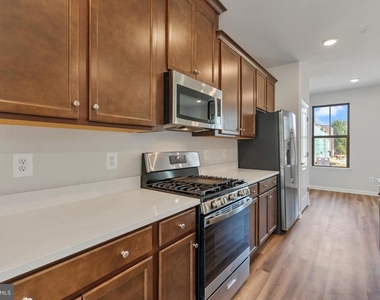 6947 Gladebrook Rd - Photo Thumbnail 21