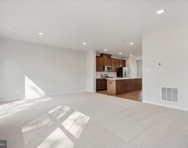 6947 Gladebrook Rd - Photo Thumbnail 18