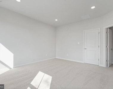 6947 Gladebrook Rd - Photo Thumbnail 30