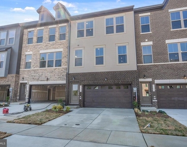 6947 Gladebrook Rd - Photo Thumbnail 1