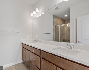 6947 Gladebrook Rd - Photo Thumbnail 32