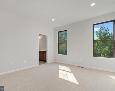 6947 Gladebrook Rd - Photo Thumbnail 28
