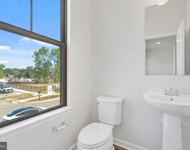 6947 Gladebrook Rd - Photo Thumbnail 12