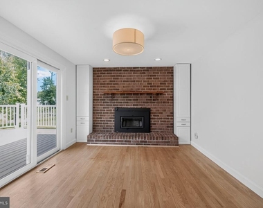4009 Shallow Brook Lane - Photo Thumbnail 9