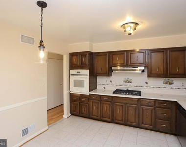 3229 Ramblewood Road - Photo Thumbnail 5