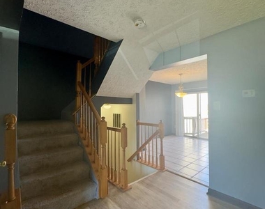 537 Macintosh Circle - Photo Thumbnail 3