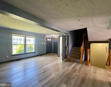 537 Macintosh Circle - Photo Thumbnail 1