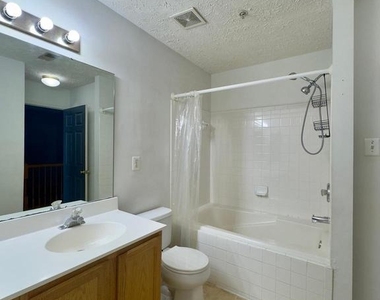 537 Macintosh Circle - Photo Thumbnail 9