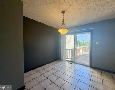 537 Macintosh Circle - Photo Thumbnail 4