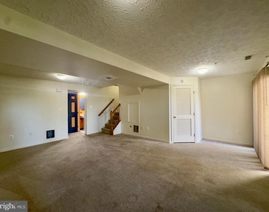 537 Macintosh Circle - Photo Thumbnail 15