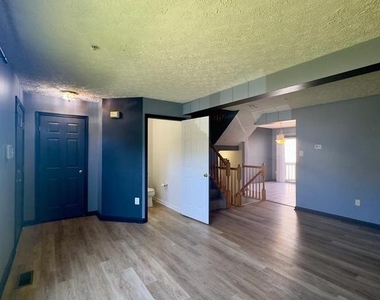 537 Macintosh Circle - Photo Thumbnail 6