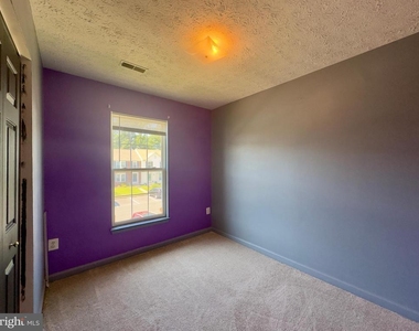 537 Macintosh Circle - Photo Thumbnail 10