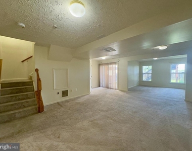 537 Macintosh Circle - Photo Thumbnail 16