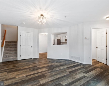 5227 Regal Court - Photo Thumbnail 4