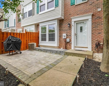 5227 Regal Court - Photo Thumbnail 2