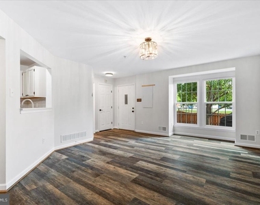 5227 Regal Court - Photo Thumbnail 5