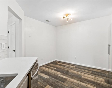 5227 Regal Court - Photo Thumbnail 9