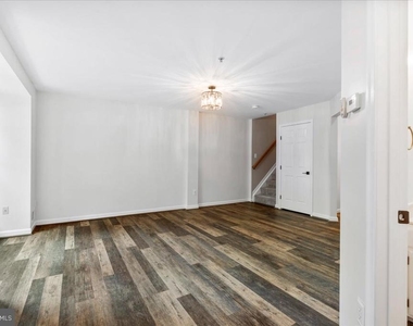 5227 Regal Court - Photo Thumbnail 3