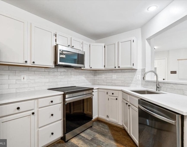 5227 Regal Court - Photo Thumbnail 8