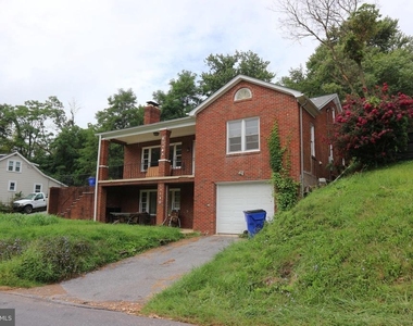 6914 Edgemont Road - Photo Thumbnail 4