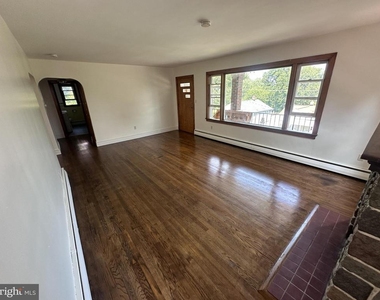 6914 Edgemont Road - Photo Thumbnail 10